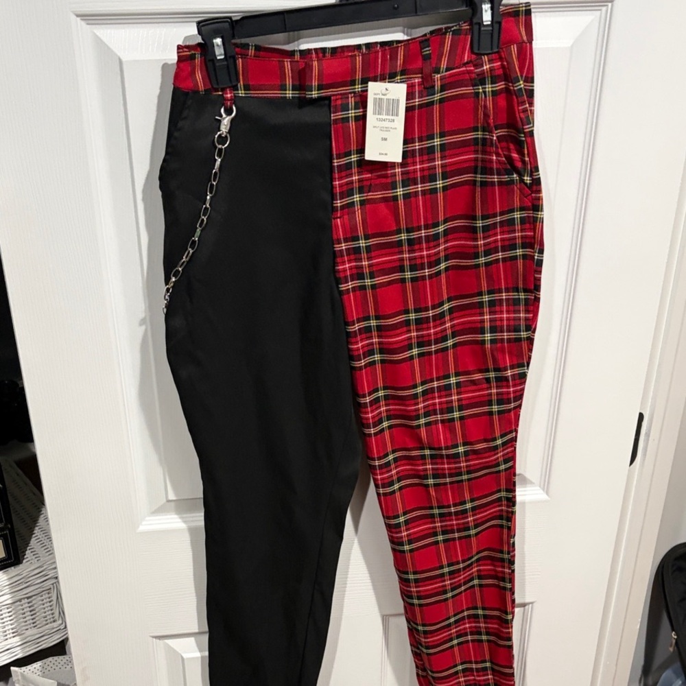 Stylish Black and Red Plaid Hot Topic size small pants